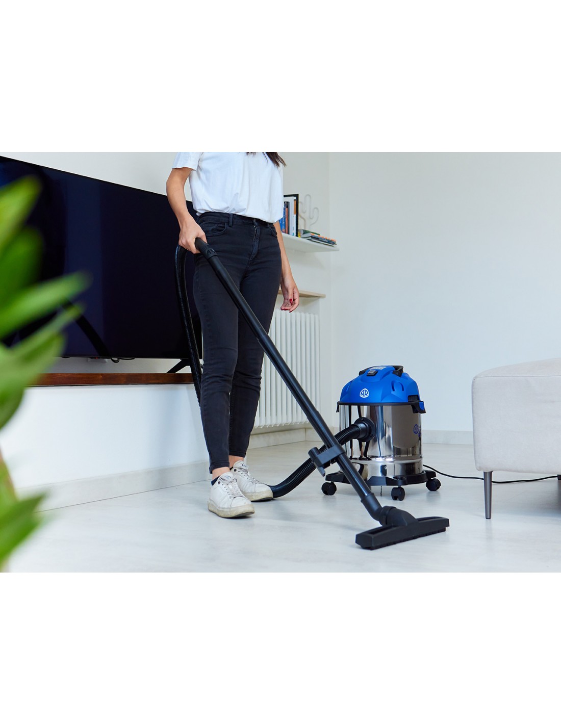 Bidone aspiratutto aspiraliquidi e polveri Annovi Reverberi 3370 Potenza 1400 W fusto da 20 litri in acciaio inox Bidone aspiratutto aspiraliquidi e polveri Annovi Reverberi 3370 Potenza 1400 W fusto da 20 litri in acciaio inox