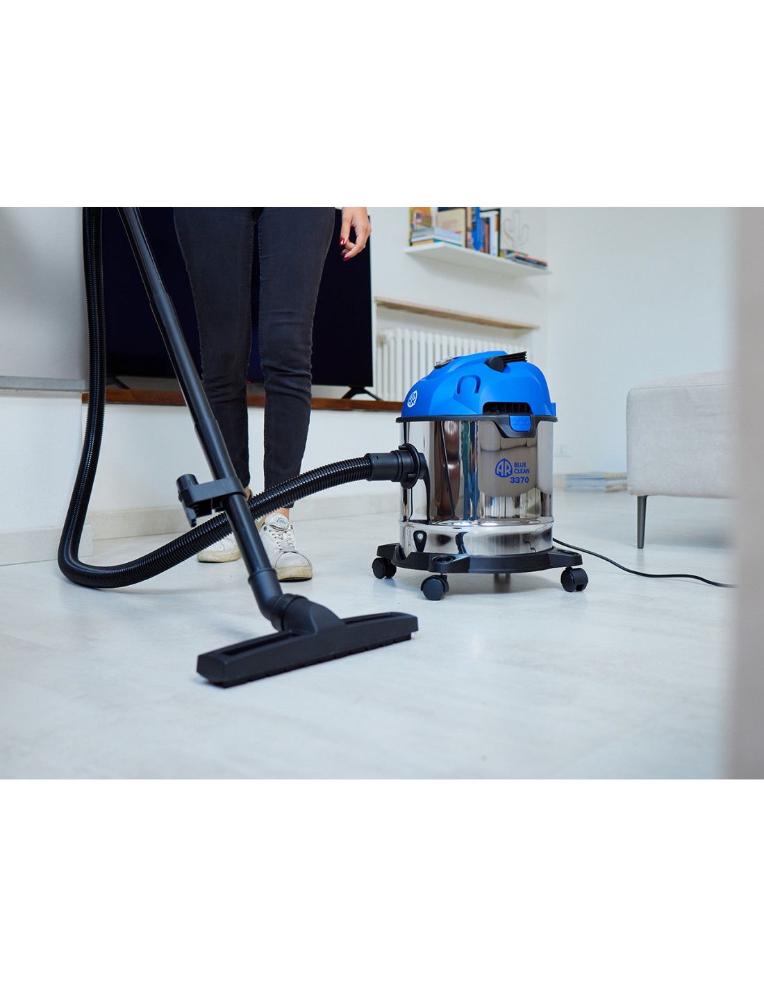 Bidone aspiratutto aspiraliquidi e polveri Annovi Reverberi 3370 Potenza 1400 W fusto da 20 litri in acciaio inox Bidone aspiratutto aspiraliquidi e polveri Annovi Reverberi 3370 Potenza 1400 W fusto da 20 litri in acciaio inox